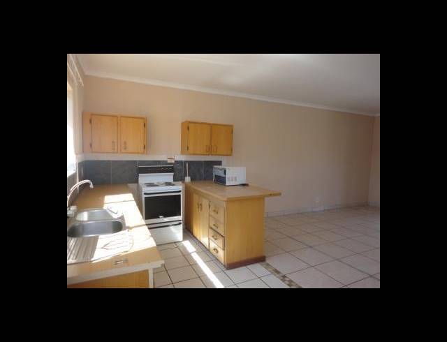 2 BEDROOM TOWNHOUSE FOR SALE IN LADYBRAND